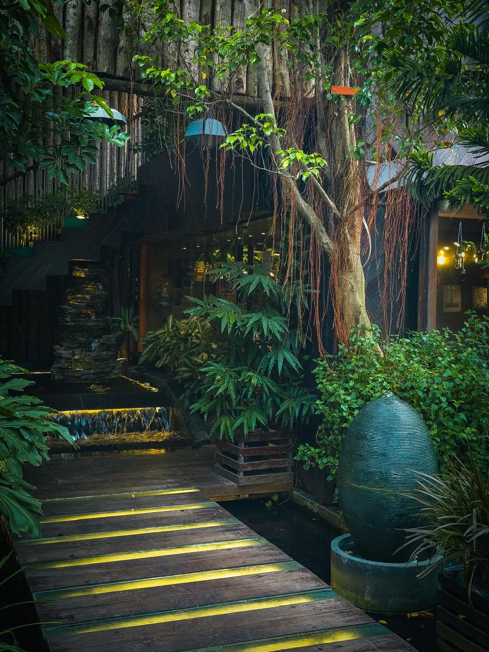 The Green Lounge at Rupayan Trade Center, Dhaka